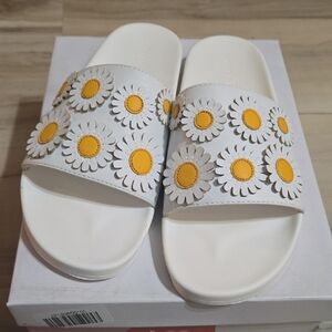 Katy Perry Collections White and Yellow Daisy Sandals